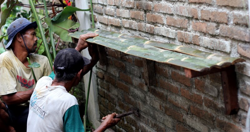 Local bamboo specialist building an installation for seedlings in Sleman- Paul Daley 14
