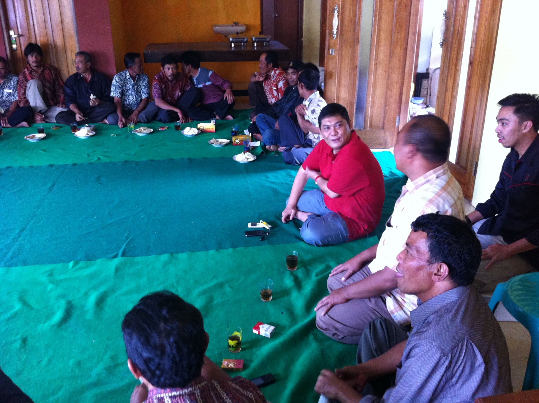 Utut meets with members of the local community in Serang, a village neighbouring Kutabawa on the slopes of Mt. Slamet - Tom Power Creative campaigners