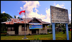 An isolated health clinic in Temjauk, West Kalimantan - Dinas Ghinanjar, Licencsed under CC BY-NC-SA 2.0 via Flickr, https://www.flickr.com/photos/dimsdalle/8600794464 sitepu-adriana